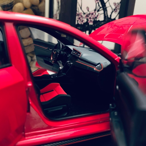 1:18  LCD RED HONDA CIVIC TYPE R DIECAST MODEL - Picture 6 of 11